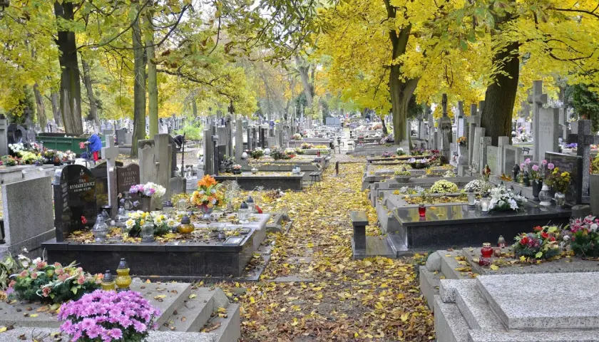 Czy cmentarz bródnowski jest otwarty? Sprawdź aktualny status odwiedzin