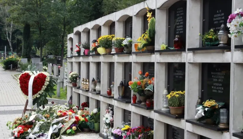 Ile kosztuje piwnica na cmentarzu? Ceny, które mogą zaskoczyć