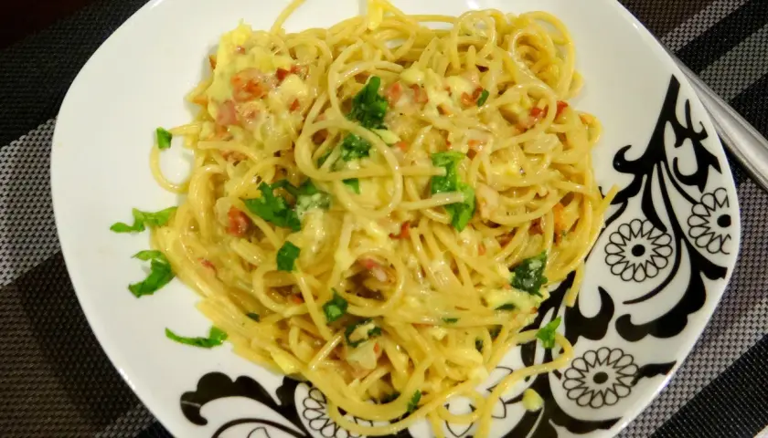 Biały sos do spaghetti - proste przepisy na pyszny makaron