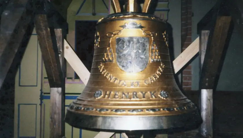 Dlaczego biją dzwony w kościele o 21? Wyjaśnienie tradycji i symboliki