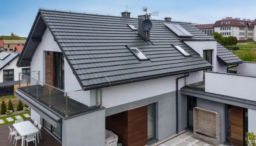 Dachówka ceramiczna DOMINO: Nowoczesne pokrycie dachu na lata