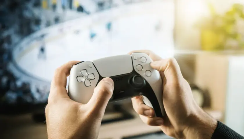 Joystick czy gwizdek: kto wygra uwagę młodych — esport kontra sport tradycyjny
