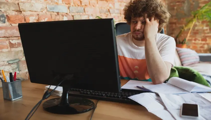 Monitor nie włącza się? Poznaj 5 najczęstszych przyczyn i rozwiązań