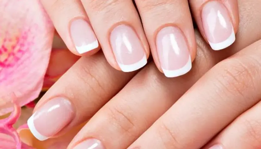 Ile kosztuje manicure francuski i jak uniknąć przepłacania za usługę