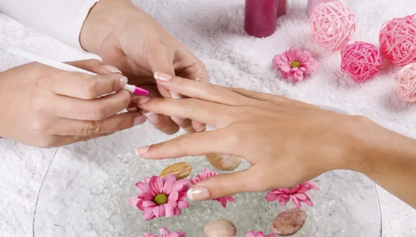 Manicure spa co to jest i dlaczego warto spróbować tego zabiegu