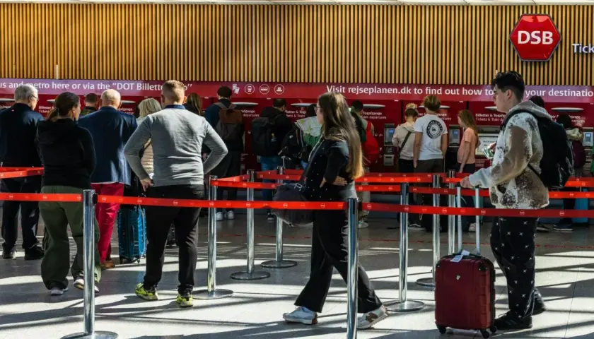 Co sprawdzają na lotnisku papierkiem? Niezwykłe fakty o kontroli bezpieczeństwa