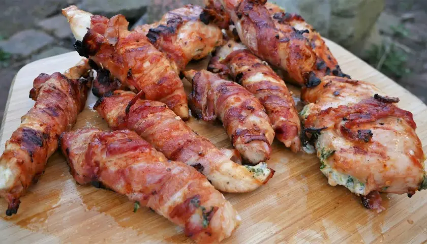 Jak przygotować kurczaka na grilla, aby był soczysty i aromatyczny