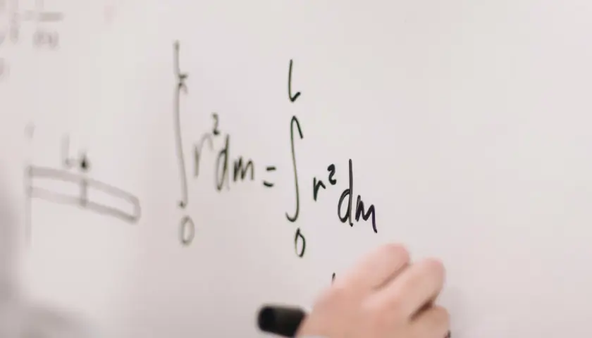 Jak spokojnie nadrobić szkolną matematykę od zera i w końcu ją zrozumieć
