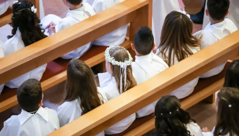Ile trwa msza komunijna? Zaskakujące fakty o jej czasie trwania