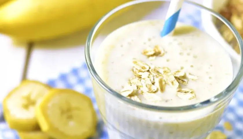 Batido de plátano y avena para aumentar masa muscular de forma efectiva