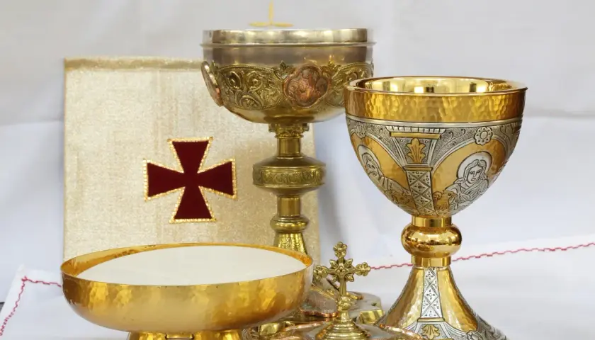 Msza konwentualna – co to znaczy i jakie ma znaczenie w liturgii?