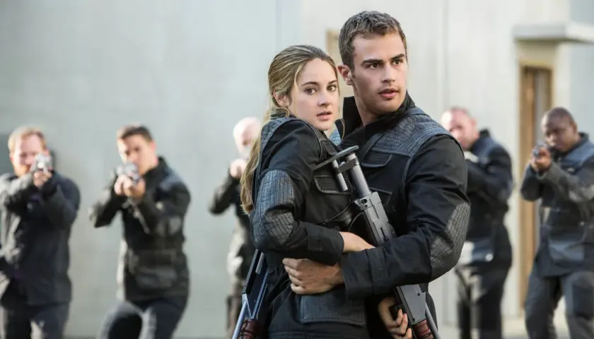 Recenzja filmu Niezgodna: Czy dystopijny świat zachwyca?