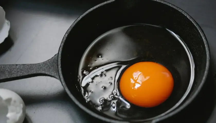 5 cech idealnej patelni na jajka! Jak wybrać najlepszą dla siebie?