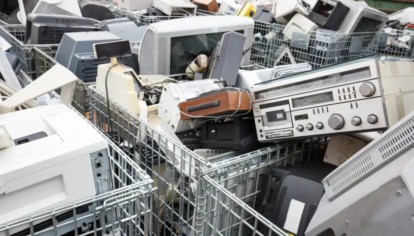 Gdzie wyrzucać elektrośmieci? Sprawdź, jak uniknąć kary i chronić środowisko