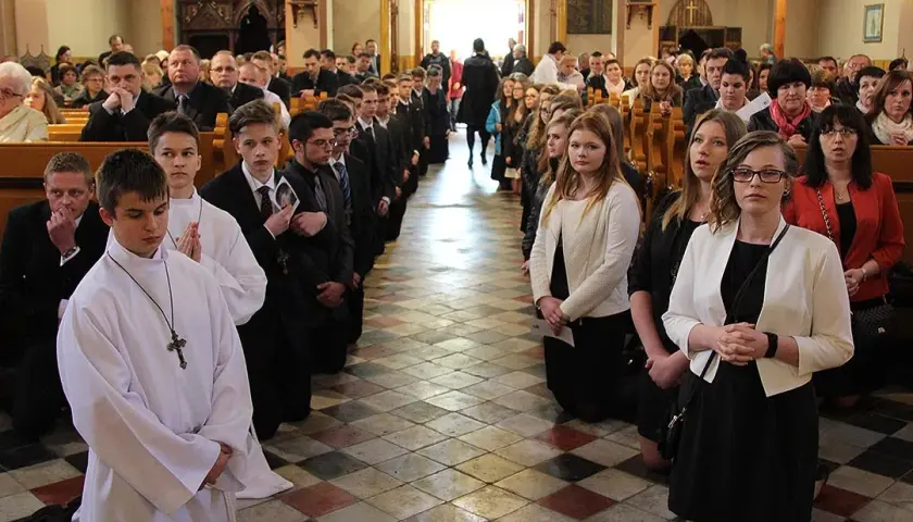 Czy osoba po rozwodzie może być świadkiem na bierzmowaniu? Odpowiedzi i wątpliwości