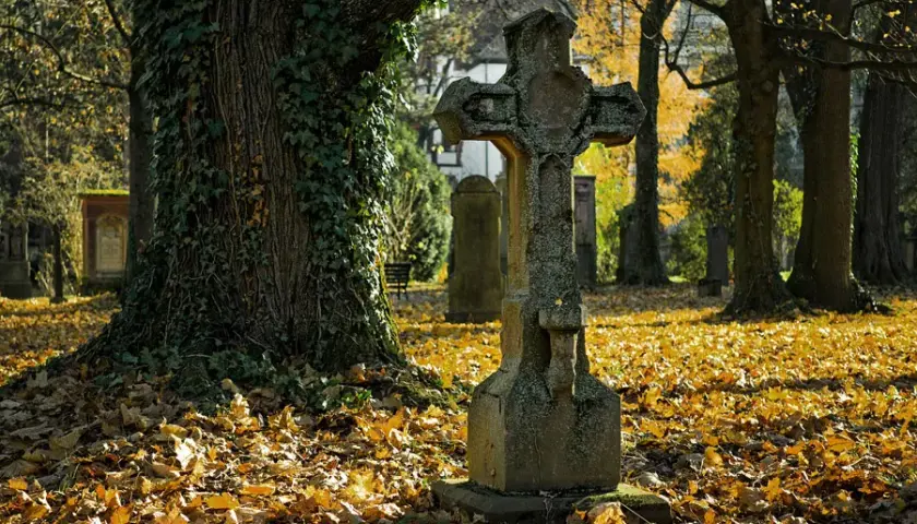Symbole chrześcijańskie na nagrobkach – co warto wiedzieć?