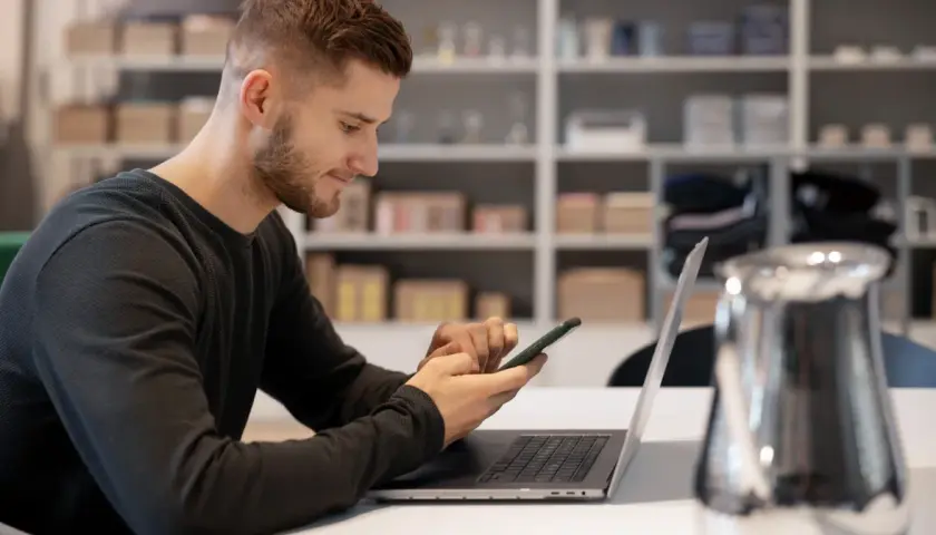 Między pracą a odpoczynkiem – nowe sposoby na szybki reset online