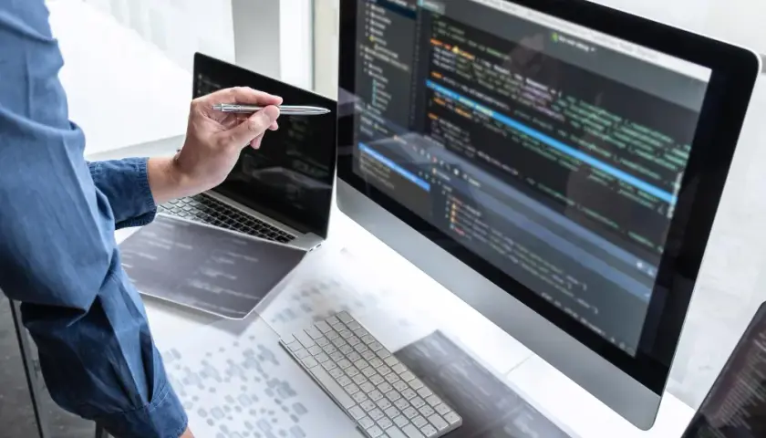 Jak zamienić bezpieczny cykl tworzenia oprogramowania w codzienną pracę programistów