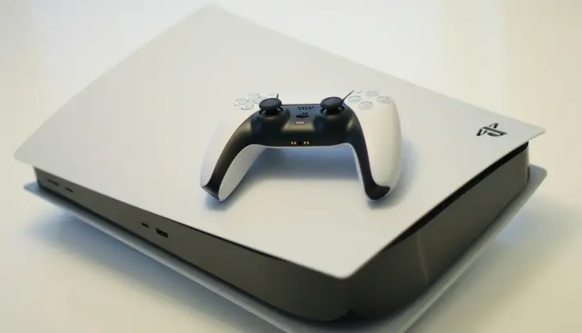 Historia PlayStation – jak Sony zmieniło świat rozrywki i dlaczego Polska była jednym z kluczowych rynków konsoli?