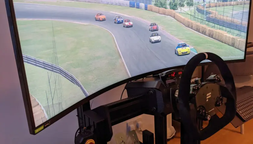Najlepsze monitory do simracingu - wybierz idealny dla siebie