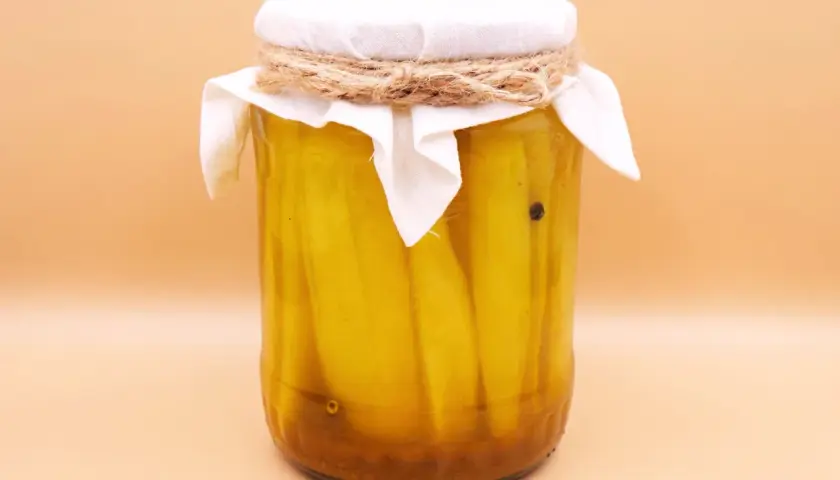 Jak zrobić ogórki z przyprawą curry, które zaskoczą Twoje kubki smakowe