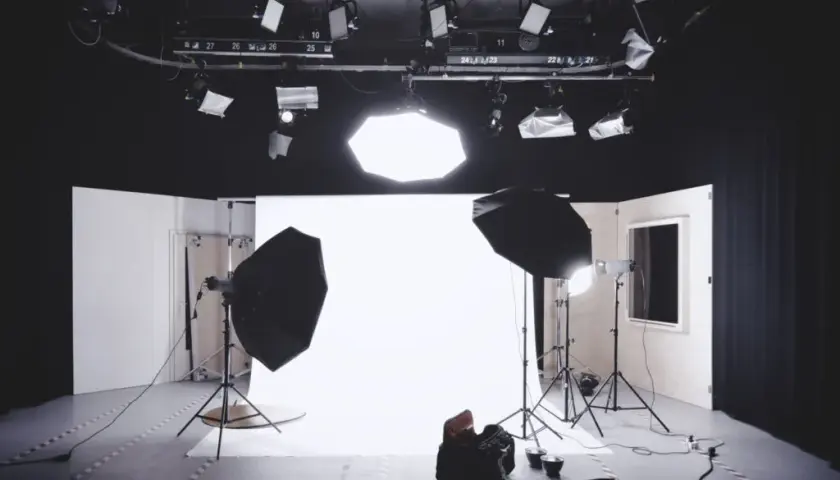 Jak robić zdjęcia z lampą błyskową: unikaj błędów i popraw jakość swoich fotografii