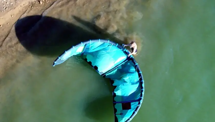 Jaki latawiec do kitesurfingu wybrać, aby uniknąć błędów?