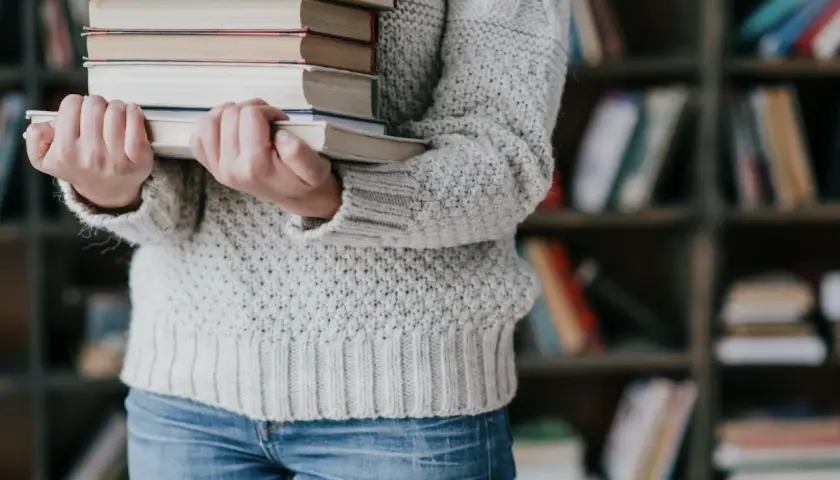 Hazard słów: jak literatura odkrywa emocje gry i ryzyka
