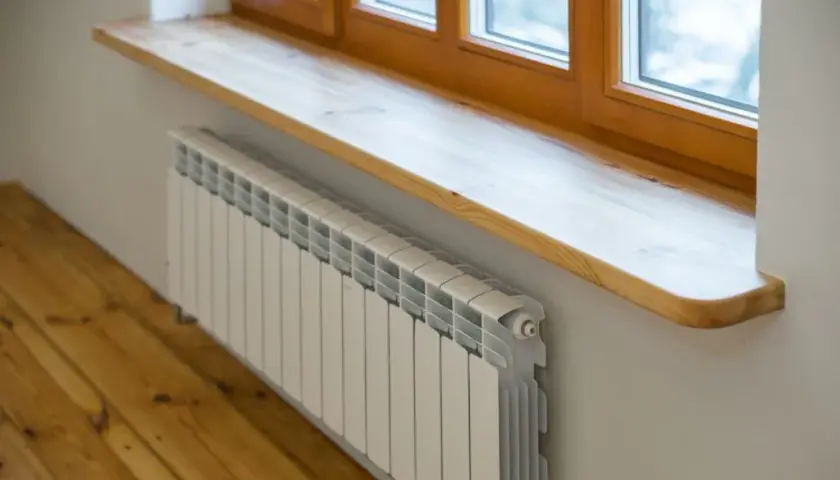 Ile powinien wystawać parapet, aby skutecznie chronić budynek?