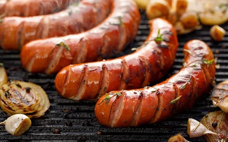 Ile waży kiełbasa z grilla? Zaskakujące różnice w wagach!