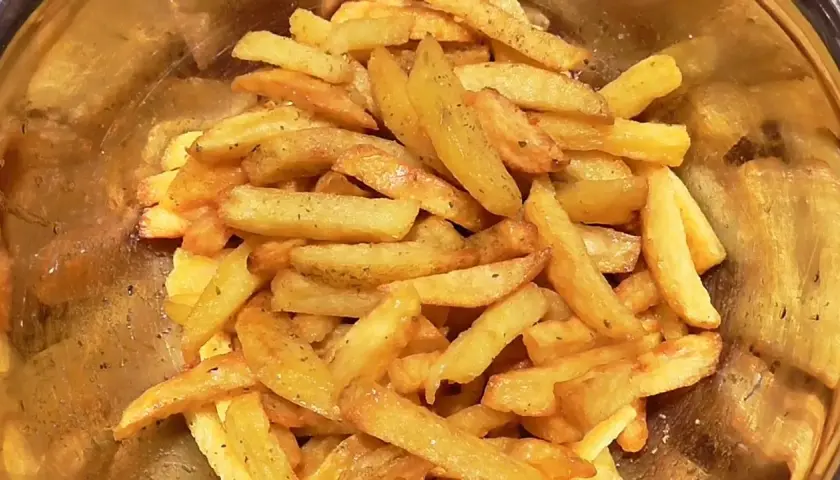 Jak usmażyć frytki na patelni, aby były chrupiące i pyszne