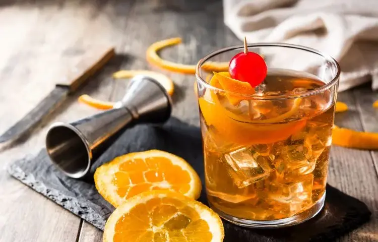 Najlepsze drinki z whiskey, które zachwycą Twoje podniebienie