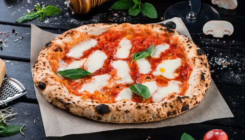 Kiedy powstała pizza? Zaskakujące fakty o jej historii i rozwoju