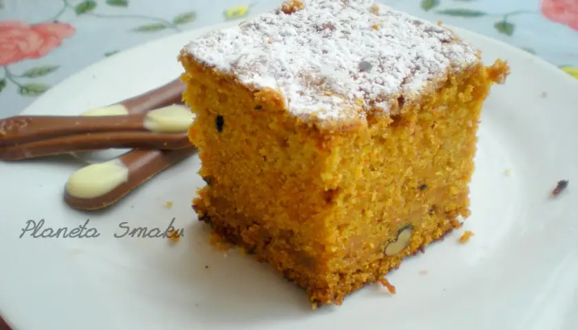Najlepsze ciasto marchewkowe na oleju - przepis na dużą blachę krok po kroku