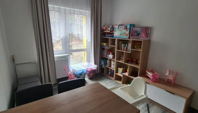 Jak wygląda dom samotnej matki? Poznaj życie w ośrodku wsparcia