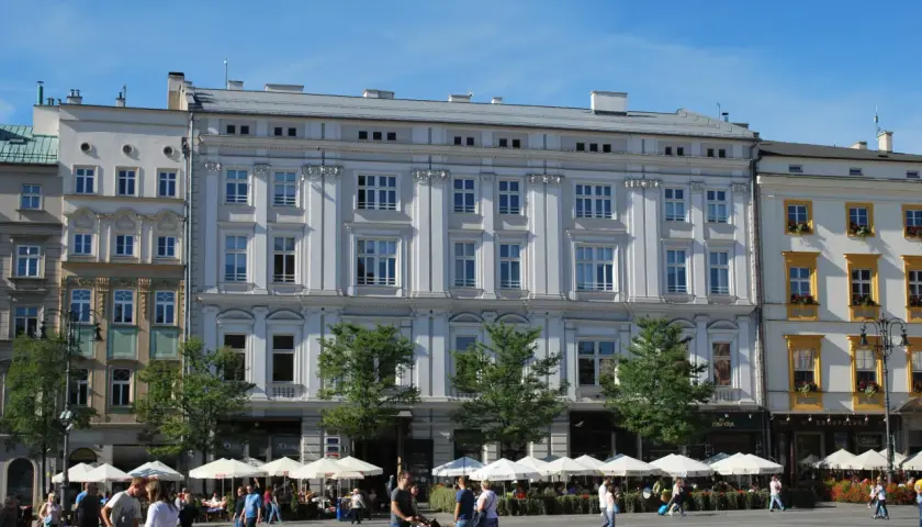 Rynek 34 w Krakowie: fascynująca historia Pałacu Spiskiego i Hawełki