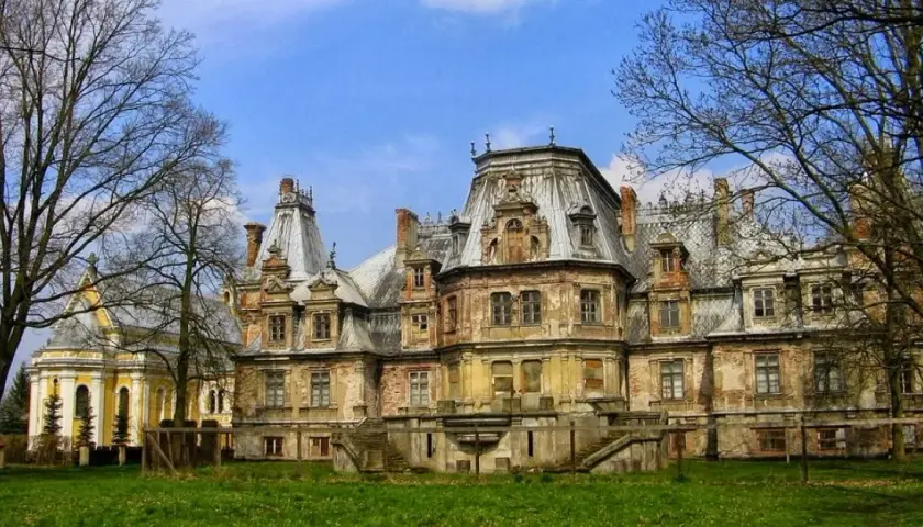 Pałac Sobańskich w Guzowie - historia, architektura i plany renowacji