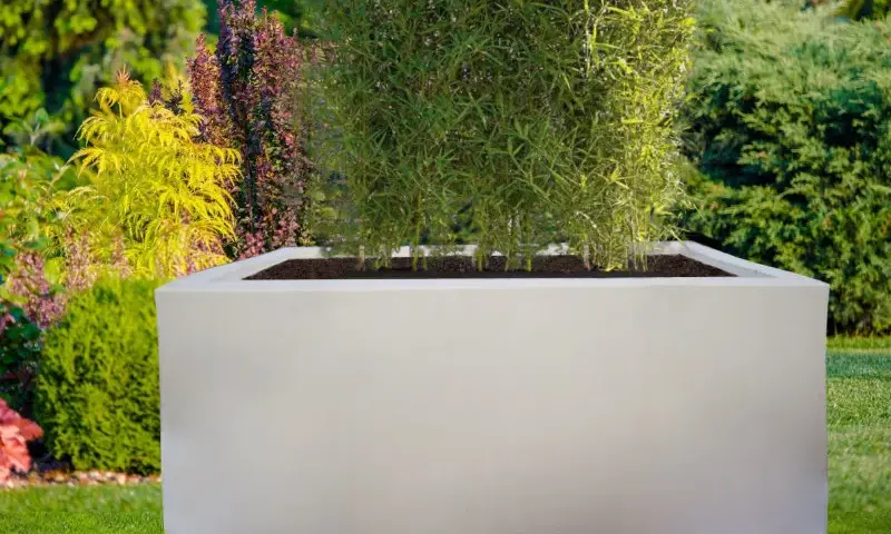 Bacs à fleurs en béton préfabriqué : styles variés pour tous les espaces