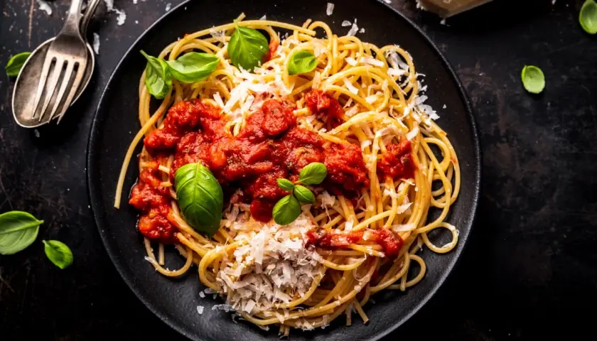 Jak zrobić sos do spaghetti z passaty: 5 prostych kroków