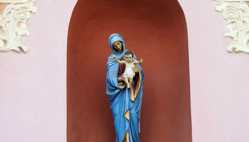Znaczenie wezwań w litanii loretańskiej - poznaj symbolikę modlitwy maryjnej