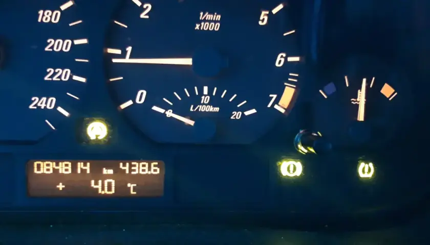 Kontrolka BMW E46: Jak rozpoznać problemy i co z nimi zrobić?