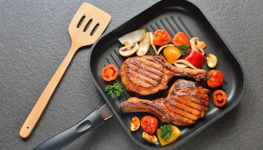 Jak smażyć na patelni grillowej: sekrety idealnych potraw z grillowym smakiem
