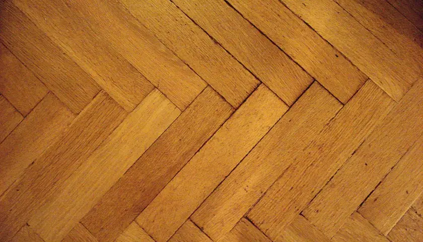 Czy można kłaść panele na parkiet? Sprawdź, co musisz wiedzieć!