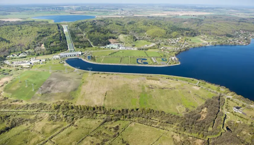 Jak działa elektrownia wodna Żarnowiec? Poznaj jej tajemnice i funkcje