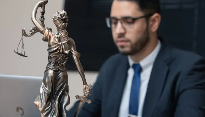 Jak tytułować notariusza, aby uniknąć faux pas w korespondencji