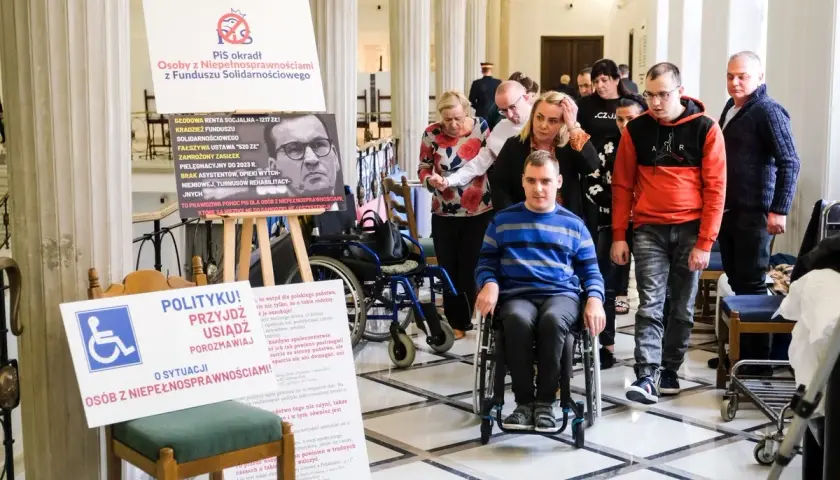 O co walczą niepełnosprawni w sejmie? Kluczowe postulaty i protesty