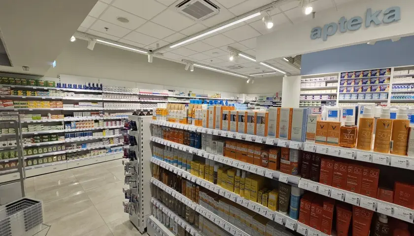 Na lotnisku Chopina jest apteka - gdzie ją znaleźć i co oferuje?
