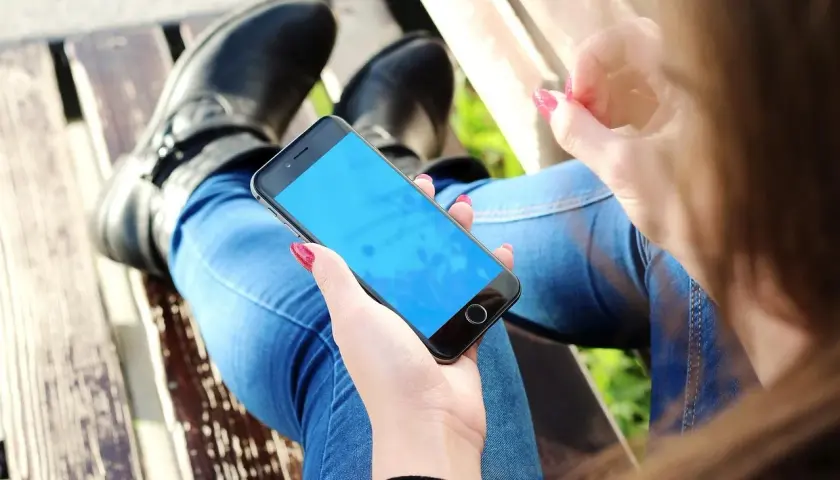 Podsłuch w telefonie, czyli bezpieczeństwo i kontrola rodzicielska w jednym