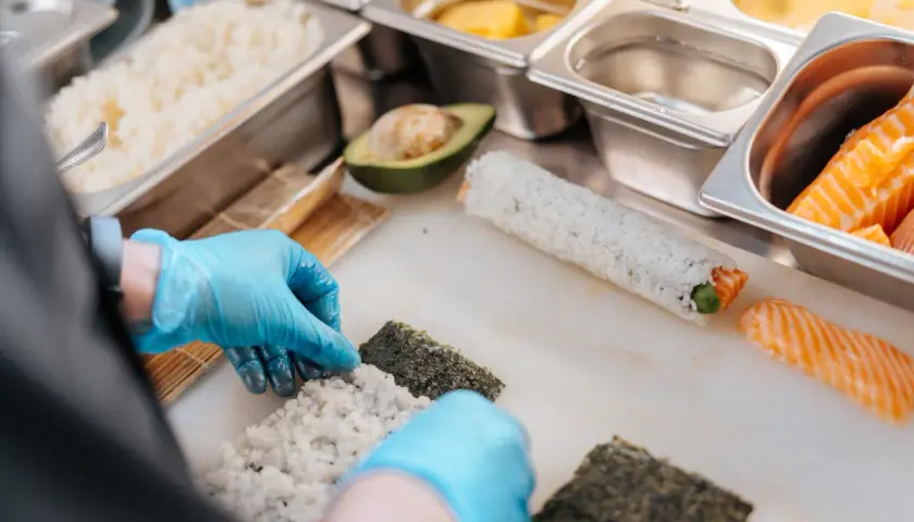 Co dać do sushi? Odkryj najlepsze składniki i dodatki, które zachwycą