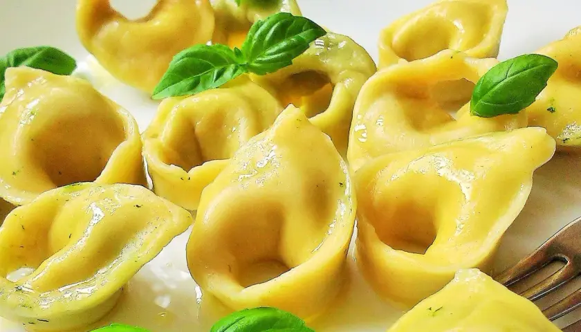 Domowy przepis na ciasto do tortellini. Włoska pasta prosto z kuchni